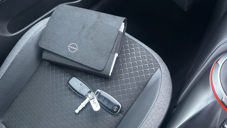 Nissan Juke 1.0 DiG-T N-Connecta 5dr Petrol Hatchback